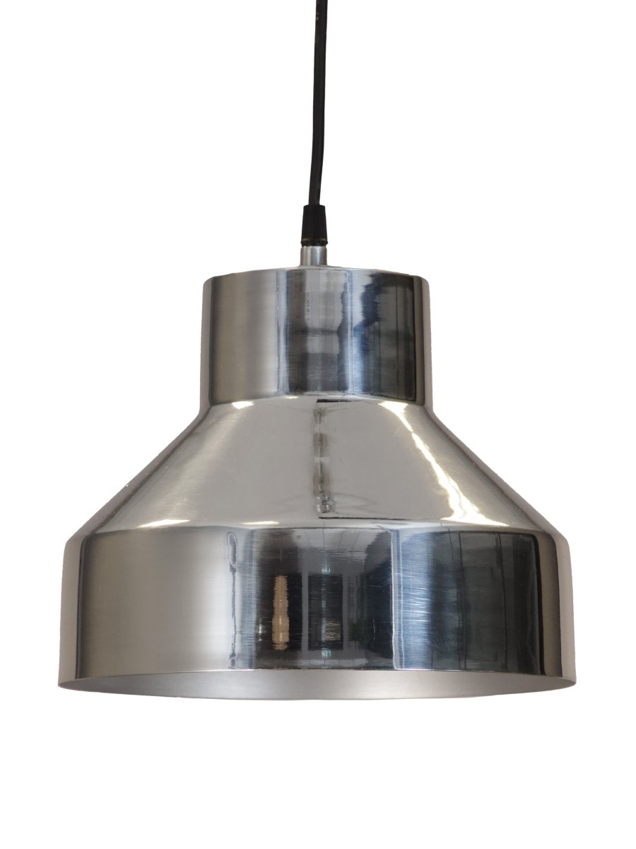 Solo Ø26 Chrom hängelampe Von PR Home - Solo ist eine kleinere Pendelleuchte aus Metall mit minimalistischem Design.