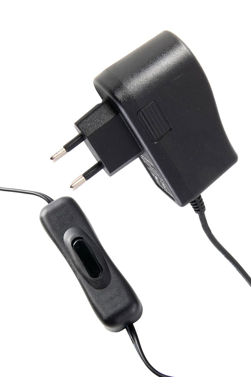 Noel 5 Bronze Von Globen Lighting - Im Lieferumfang enthalten sind ein 2 m langes schwarzes Kunststoffkabel, ein Netzschalter, ein Transformator und ein Netzstecker.