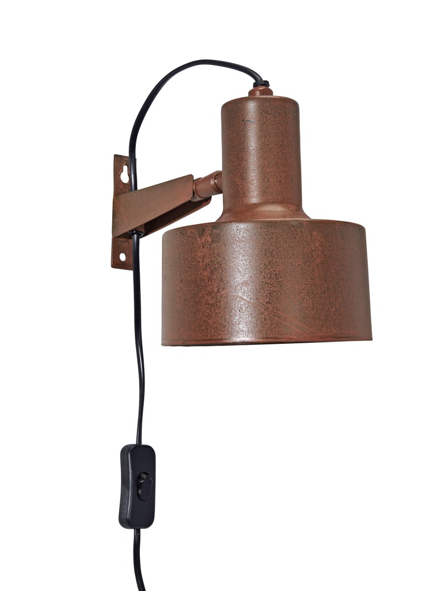 Solo 23cm Rost wandlampe Von PR Home - Die Solo-Wandlampe ist ein kleines Nachtlicht aus Metall mit verstellbarem Schirm.