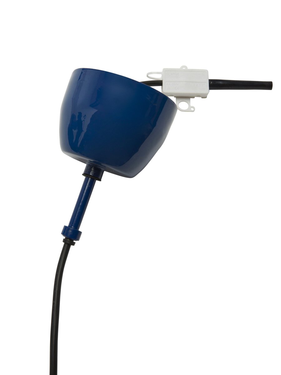 Solo Ø26 Blau hängelampe Von PR Home - Au&szlig;enlackierung in Hochglanzblau und Mattblau; innen.