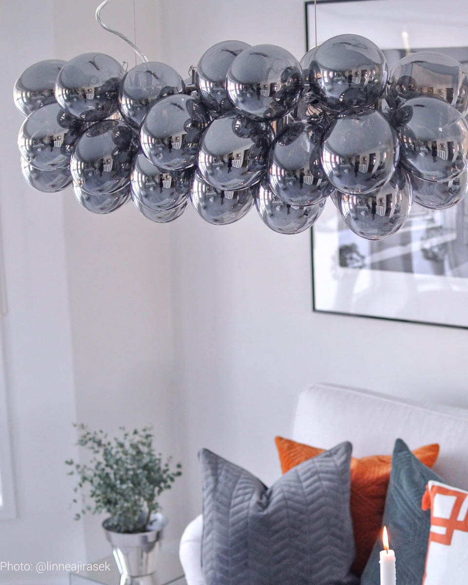 Gross Bar 80cm Rauchfarben hängelampe Von By Rydéns - Die L&auml;nge dieser Lampe betr&auml;gt 80 Zentimeter und die Kabell&auml;nge 120 Zentimeter, aber Sie k&ouml;nnen die Lampe h&ouml;her und tiefer stellen, damit sie in Ihr Zuhause passt.
