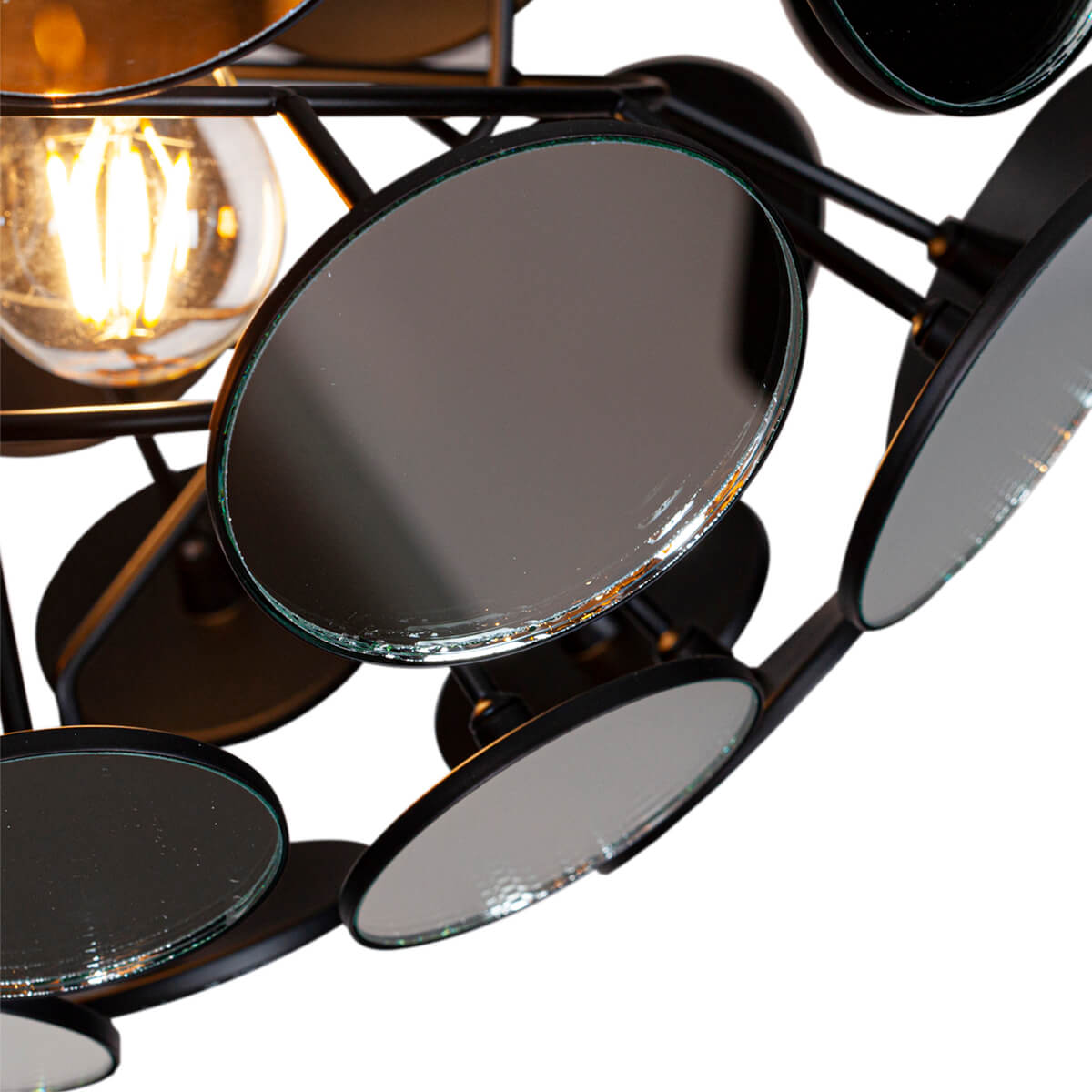 Vanita Ø50 Schwarz hängelampe Von By Rydéns - Vanita ist eine Pendelleuchte mit einem auff&auml;lligen Design, das an die glorreichen Zeiten der Discokugel erinnert, aber in einem hochmodernen Design daherkommt.