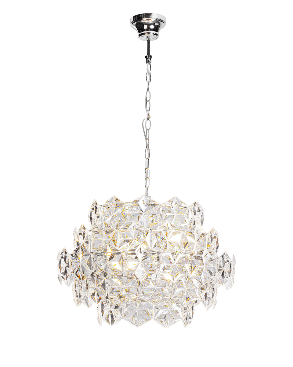 Monarque Ø58 Transparent kristall Von By Rydéns - Die Aufh&auml;ngung aus Chromkette unterstreicht die edle Optik der Lampe und macht sie zu einem stilvollen Blickfang &uuml;ber dem Esstisch oder im Wohnzimmer.
