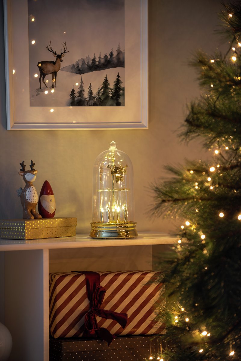 Laterne Mit Engelskarussell Gold Von Konstsmide - Es empfiehlt sich, es auf dem Schreibtisch im Flur oder dem Beistelltisch im Wohnzimmer zu platzieren und so die weihnachtliche Atmosph&auml;re im Haus zu verst&auml;rken.