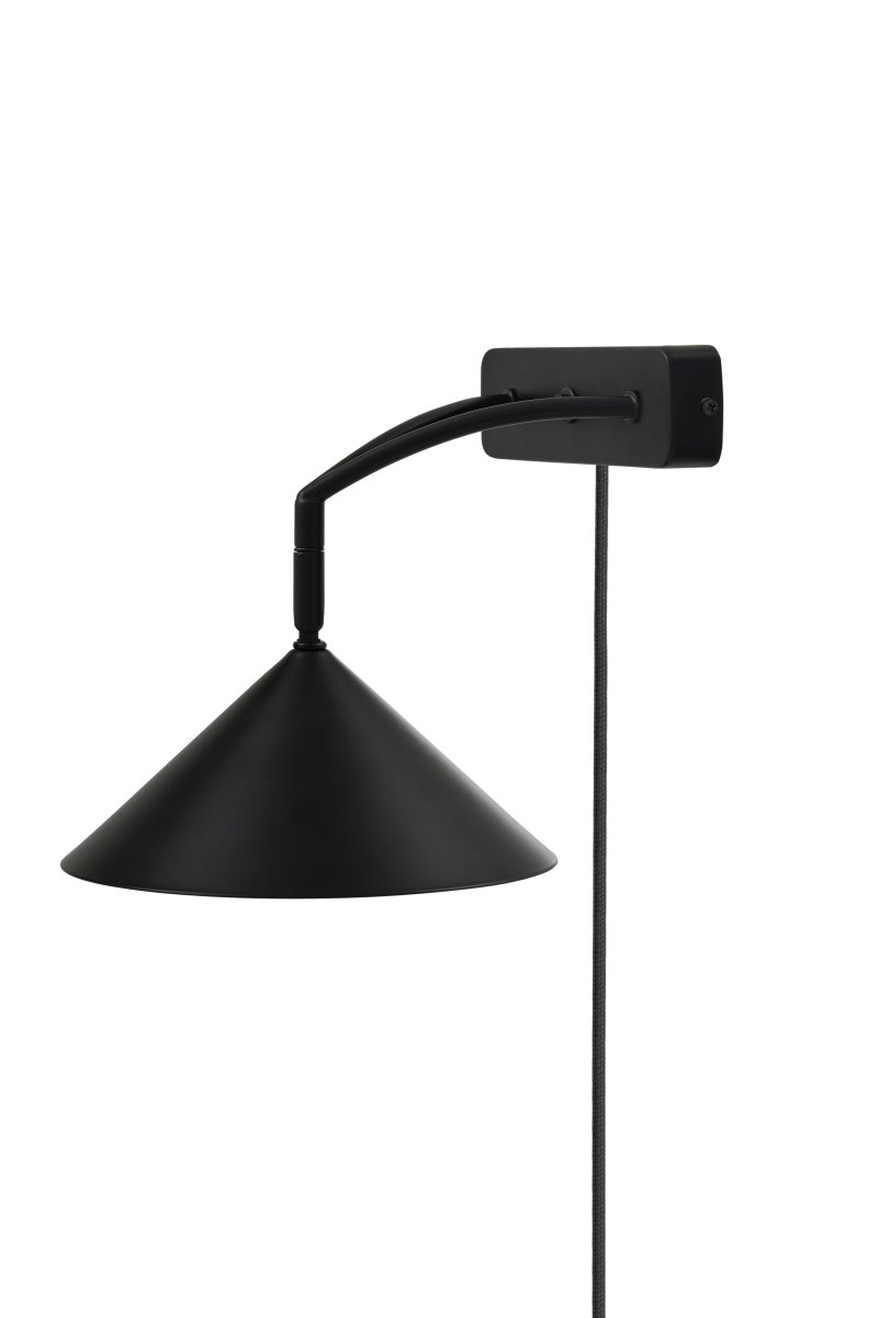 Curve Schwarz leselampe Von Globen Lighting - Der Schirm spendet gerichtetes Licht und l&auml;sst sich sowohl in der H&ouml;he als auch seitlich neigen.
