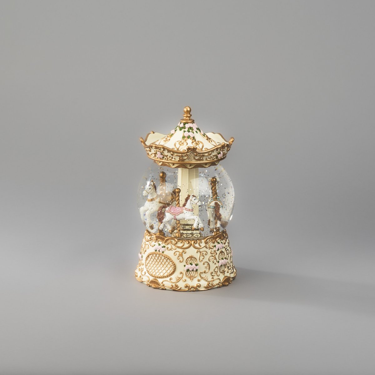 Wassergefüllte Laterne Karussell Gold Von Konstsmide - Diese mit Wasser gef&uuml;llte Kunststofflaterne, die ein wundersch&ouml;nes Karussell im Inneren darstellt, schafft eine zauberhafte und nostalgische Weihnachtsstimmung.