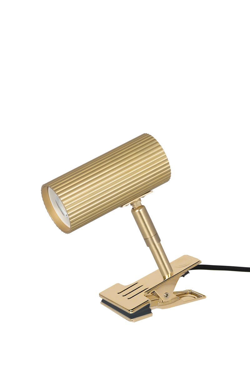 Hubble Gebürstetes Messing klemmlampe Von Globen Lighting - Die Hubble Klemmleuchte ist mit ihrer Klemme und dem gerippten Metallschirm eine praktische und moderne Leuchte.