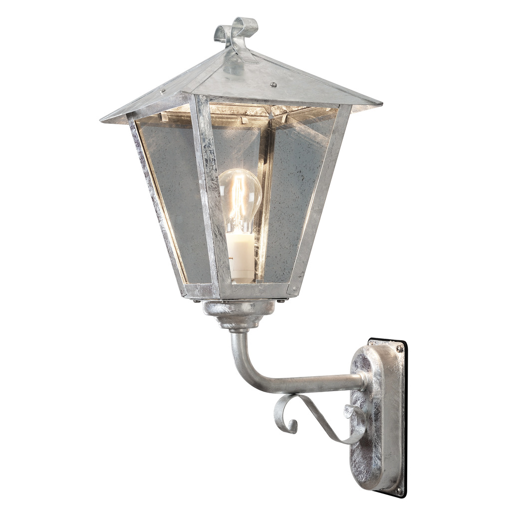Benu Verzinkter Stahl außenlampe Von Konstsmide - Die klassische Laternenform und die robusten Materialien machen die Lampe zur perfekten Wahl f&uuml;r alle, die in Eingangsbereichen oder langen Fluren eine einladende Atmosph&auml;re schaffen m&ouml;chten.