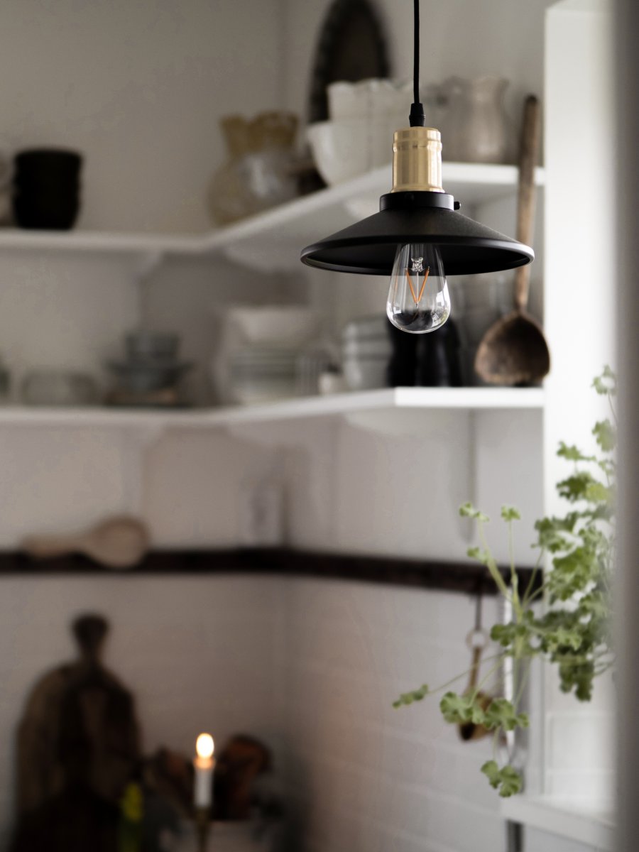 Disc Ø22 Schwarz fensterlampe Von Globen Lighting - Disc ist eine charmante Schuhmacherlampe im Stil der Jahrhundertwende.