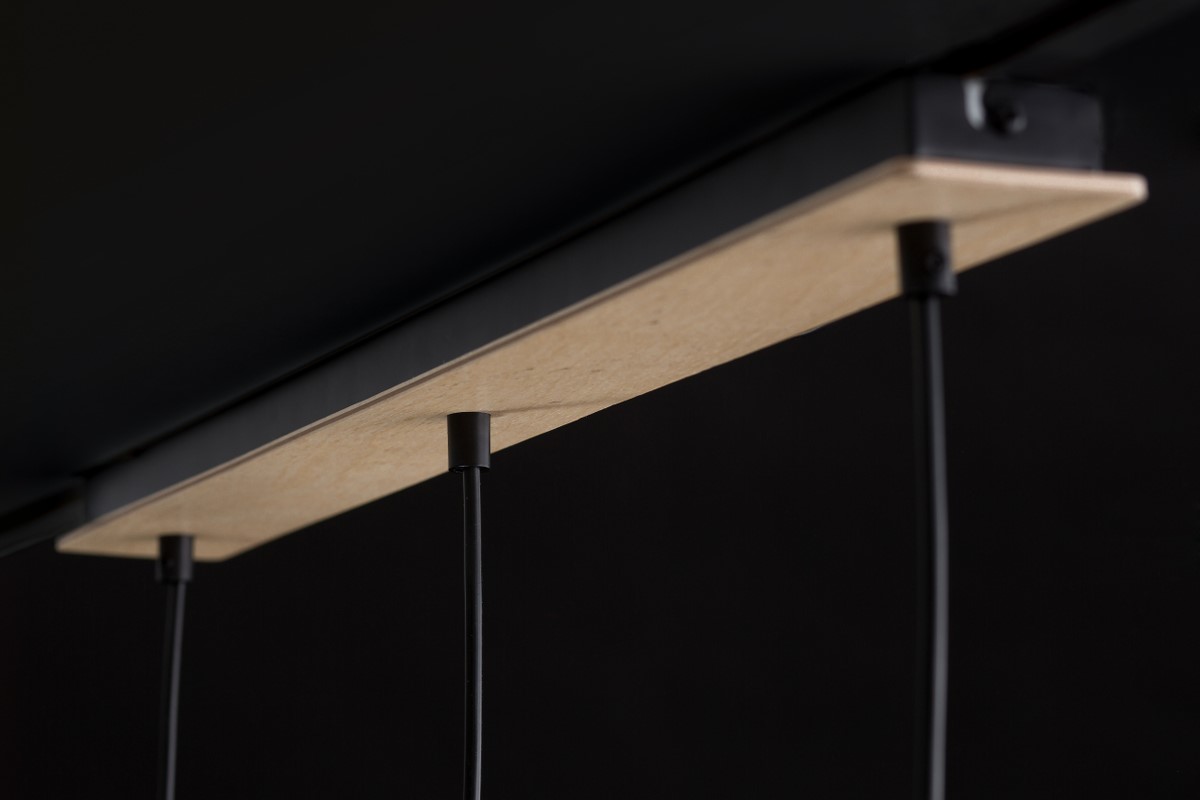 Bolero 66cm Schwarz hängelampe Von Emibig Lighting - Die klassische Kombination aus Metall und Holz verleiht der Lampe einen einzigartigen und unverwechselbaren Charakter.