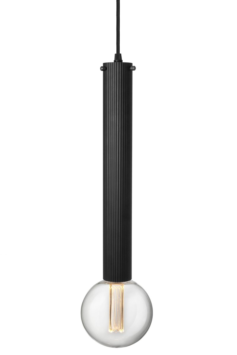 Hubble 38cm Schwarz fensterlampe Von Globen Lighting - Ausdruck und Lichtmuster der Leuchte lassen sich durch verschiedene Lichtquellen leicht variieren: Wählen Sie einen gerichteten Strahler für funktionale Arbeitsbeleuchtung, eine kleine Kugel für ein modernes Ambiente oder eine größere Lichtquelle für eine stimmungsvolle Atmosphäre.