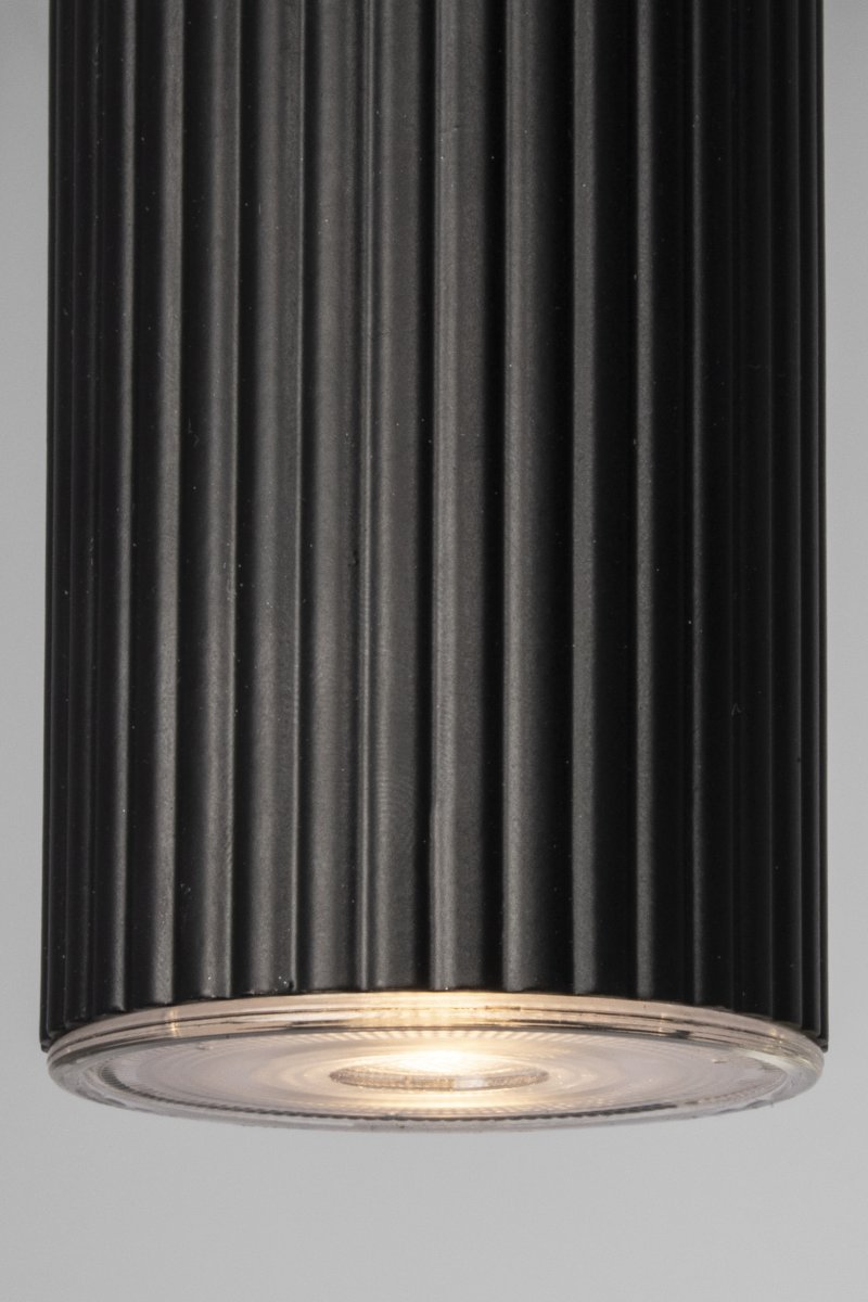 Hubble 38cm Schwarz fensterlampe Von Globen Lighting - Ausdruck und Lichtmuster der Leuchte lassen sich durch verschiedene Lichtquellen leicht variieren: Wählen Sie einen gerichteten Strahler für funktionale Arbeitsbeleuchtung, eine kleine Kugel für ein modernes Ambiente oder eine größere Lichtquelle für eine stimmungsvolle Atmosphäre.