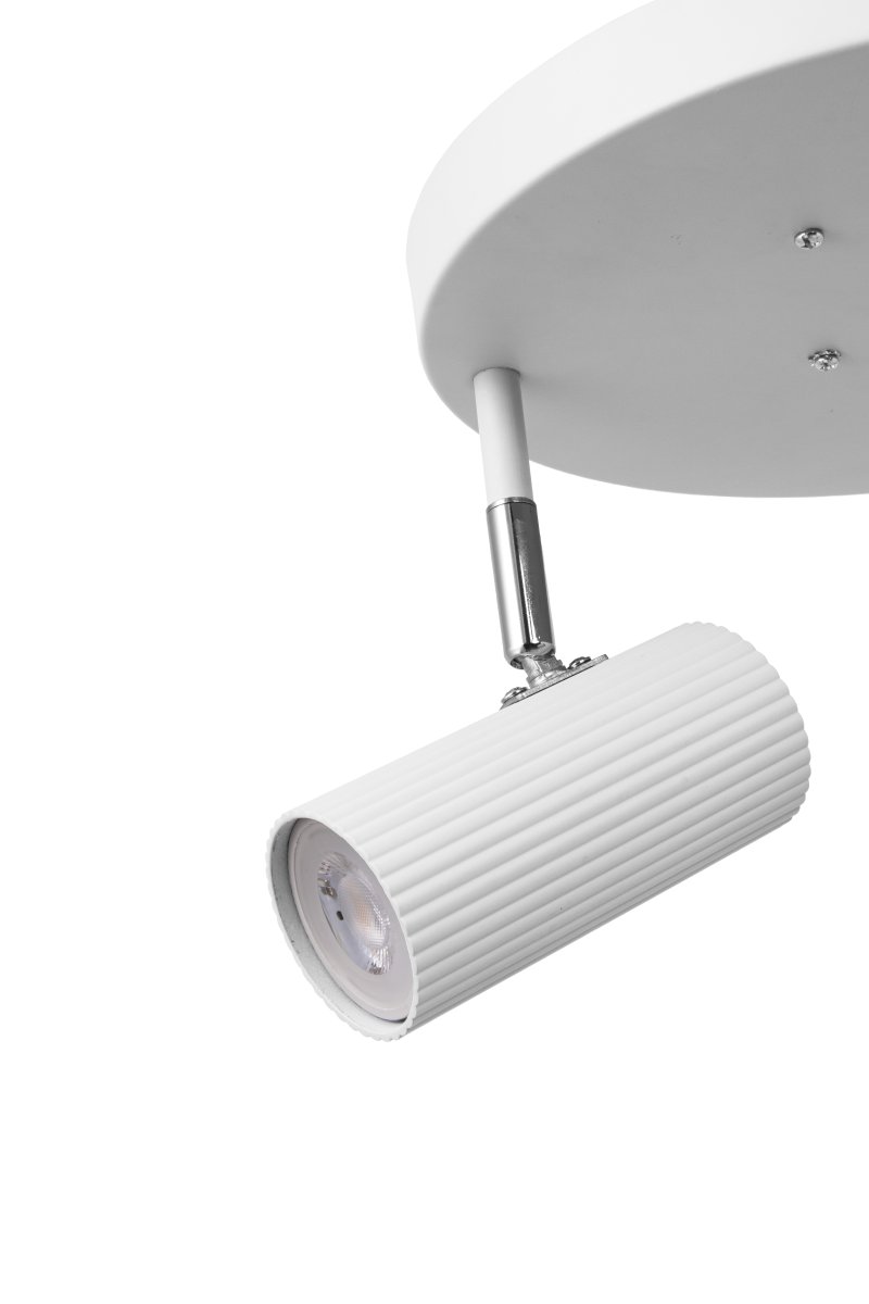 Hubble 3 Weiß spotlight Von Globen Lighting - Das Licht l&auml;sst sich beliebig ausrichten, da die Strahler in der H&ouml;he und seitlich ausgerichtet werden k&ouml;nnen.