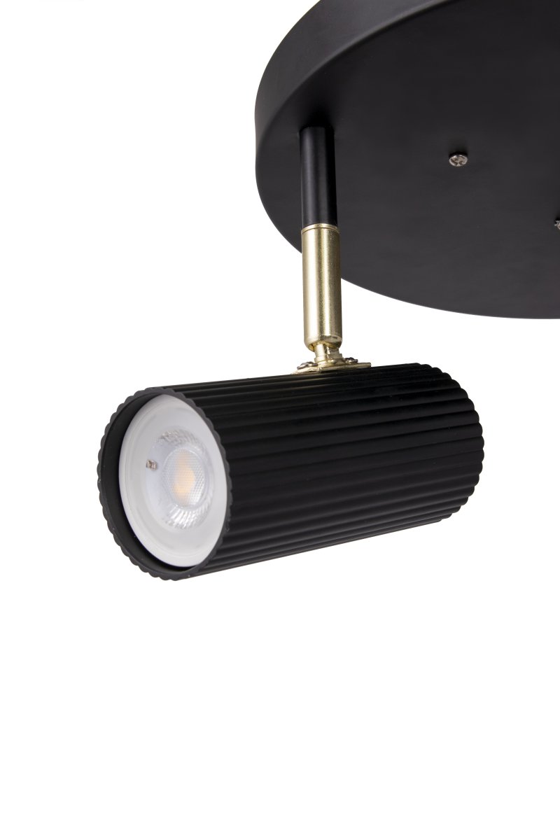 Hubble 3 Schwarz spotlight Von Globen Lighting - Das Licht l&auml;sst sich beliebig ausrichten, da die Strahler in der H&ouml;he und seitlich ausgerichtet werden k&ouml;nnen.