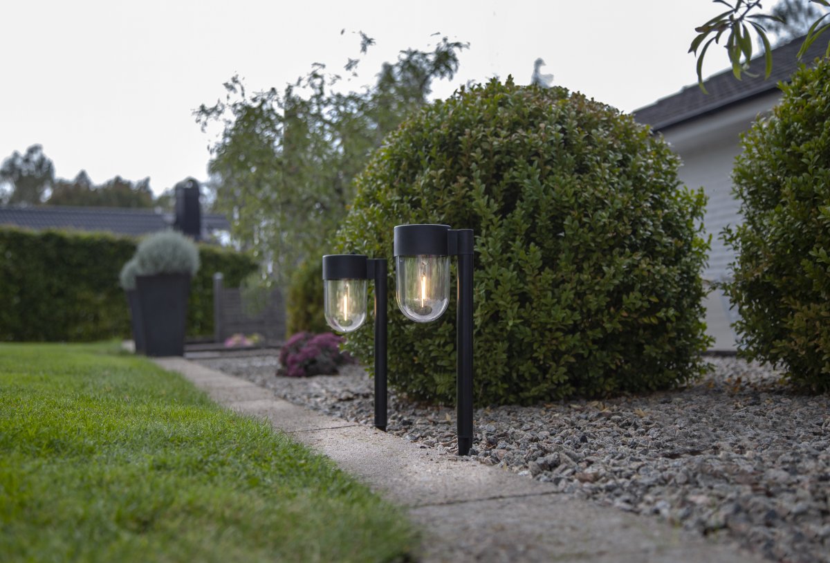 Cupola 2-p Schwarz solarleuchte Von Star Trading - Platzieren Sie die Gehwegbeleuchtung dort, wo die Sonne sie erreichen kann.