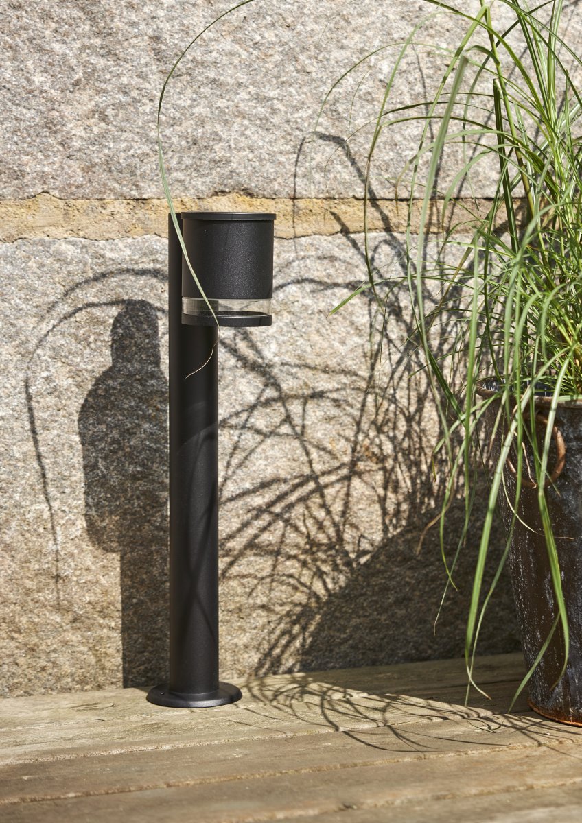 Vienna Schwarz solarleuchte Von Star Trading - Platzieren Sie die Gehwegbeleuchtung dort, wo die Sonne sie erreichen kann.