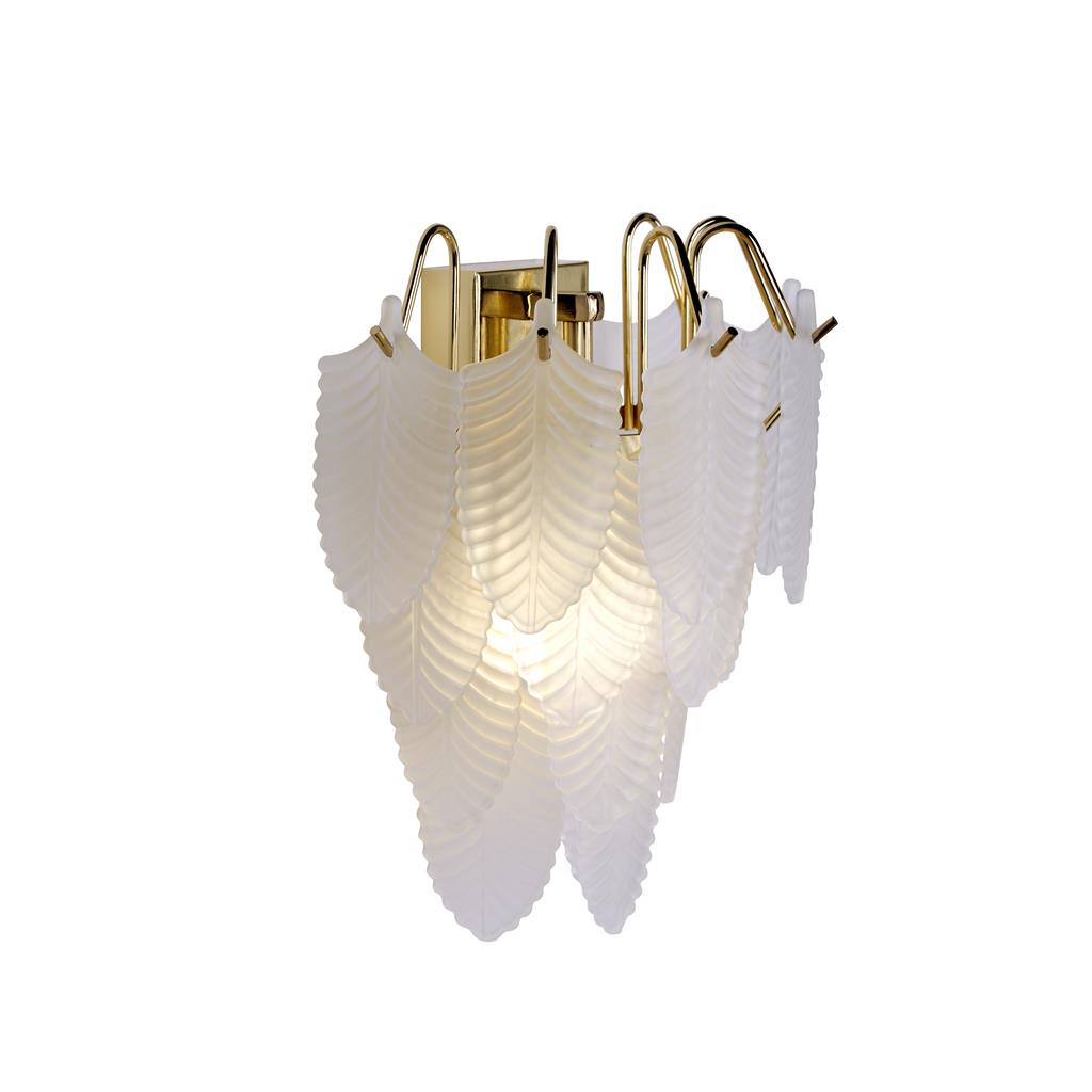 Feather 25cm Weiß/Messing wandlampe Von Searchlight - Die dekorativen Glaselemente fangen das Licht ein und streuen es sanft, wodurch ein warmes und angenehmes Leuchten sowie ein lebendiges Lichtbild an der Wand entstehen.