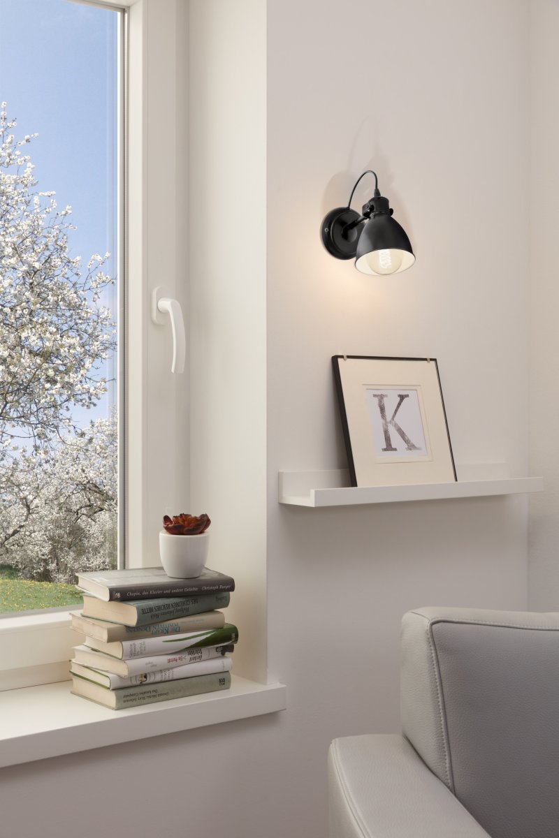 Priddy 22cm Schwarz wandlampe Von Eglo - Die Wandleuchte Priddy ist eine stilvolle Lampe aus schwarzem Metall im klassischen Industrie-Design.