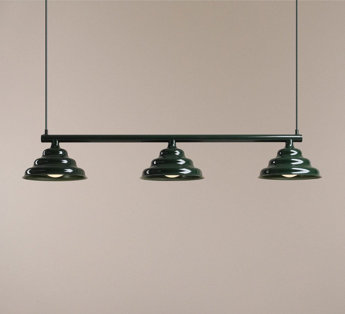 Wave 106cm Dunkelgrün hängelampe Von Artera - Wave ist eine moderne Pendelleuchte im Retro-Design und damit eine vielseitige Leuchte, die in jedes Zuhause passt.