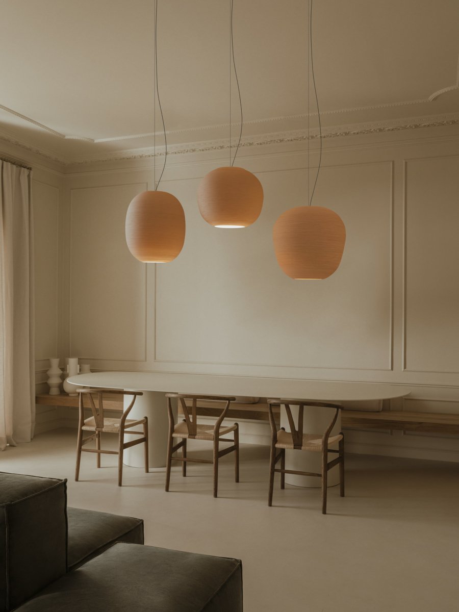 Tierra Ø52 Beige hängelampe Von Faro Barcelona - Eingeschaltet verwandelt sich die Leuchte in eine Lichtskulptur mit starker visueller Pr&auml;senz.