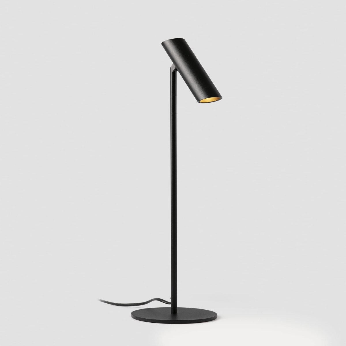 Leo 48cm Schwarz schreibtischlampe Von Faro Barcelona - Leo ist eine schwarze Tischleuchte mit integrierter LED, die Vielseitigkeit mit modernem Design verbindet.