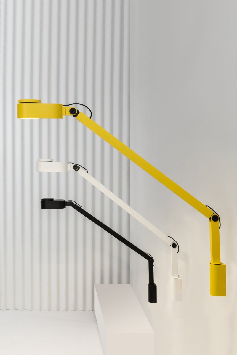 Inviting 86cm Weiß wandlampe Von Faro Barcelona - Inviting ist eine wei&szlig;e Wandleuchte mit verstellbarem Arm, die optimalen Lichtkomfort beim Lesen, Arbeiten oder Lernen bietet.