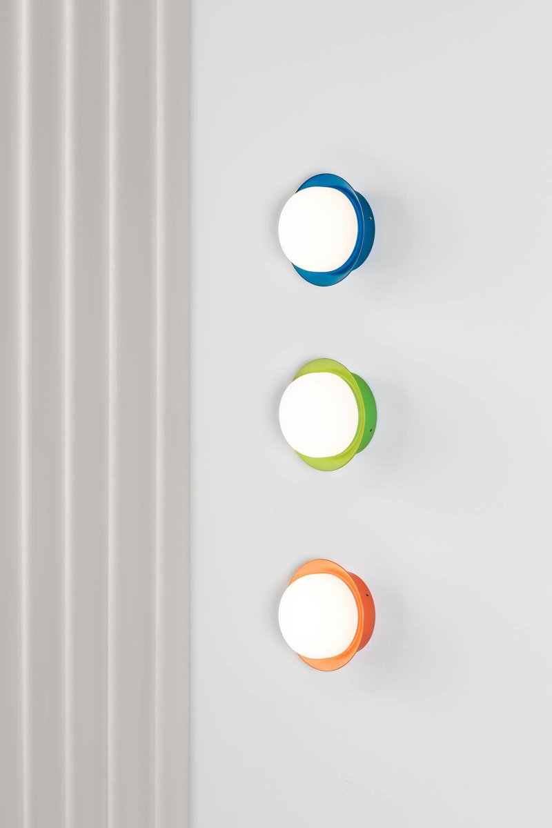 May Ø12 Blau badezimmerlampe Von Faro Barcelona - Mit ihrer blauen Oberfl&auml;che, der warmen Lichtverteilung und der Schutzart IP44 passt sie gleicherma&szlig;en gut in Wohn- und Badezimmer.