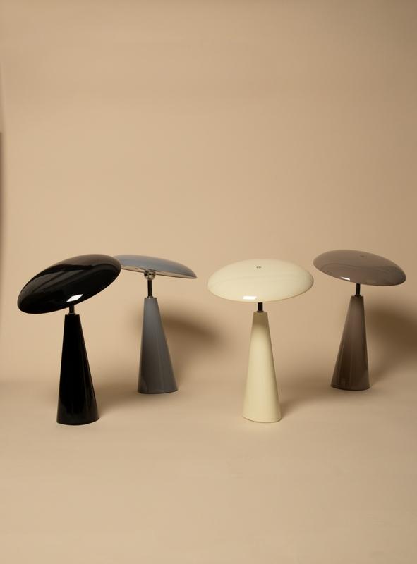 Audrey 33cm Schwarz tragbare Von Eja - Die integrierte LED-Beleuchtung sorgt für angenehmes Licht, und die Lampe ist dimmbar, um die gewünschte Atmosphäre im Raum zu schaffen.