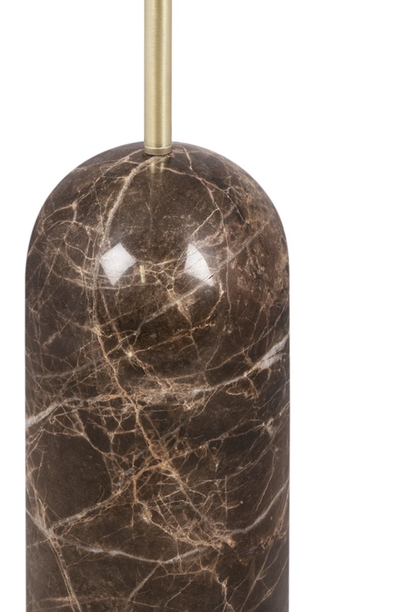 Torrano Brauner Marmor stehlampe Von Globen Lighting - Torrano hat einen Sockel aus wunderschönem, massivem Stein, Metalldetails und einen Glasschirm aus mattweißem Glas.