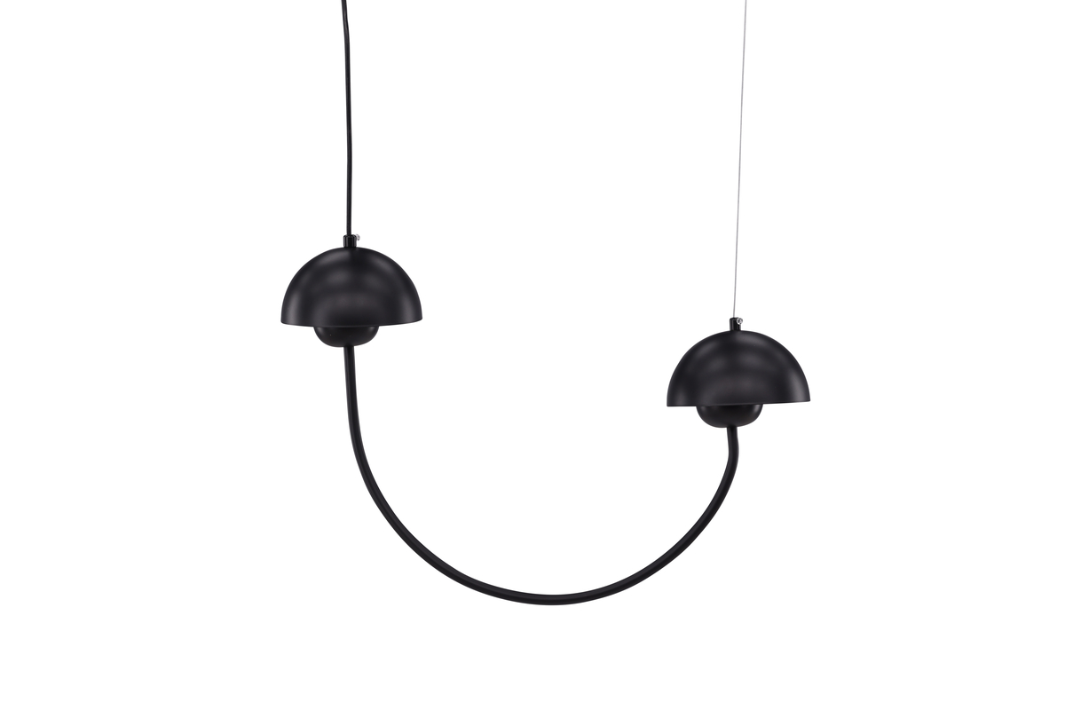 Lyckorna 55cm Schwarz hängelampe Von Venture Design - Diese Leuchte ist ideal f&uuml;r alle, die eine dekorative und gleichzeitig stilvolle Leuchte mit sanftem Design suchen, die in die meisten R&auml;ume und Einrichtungsstile passt.