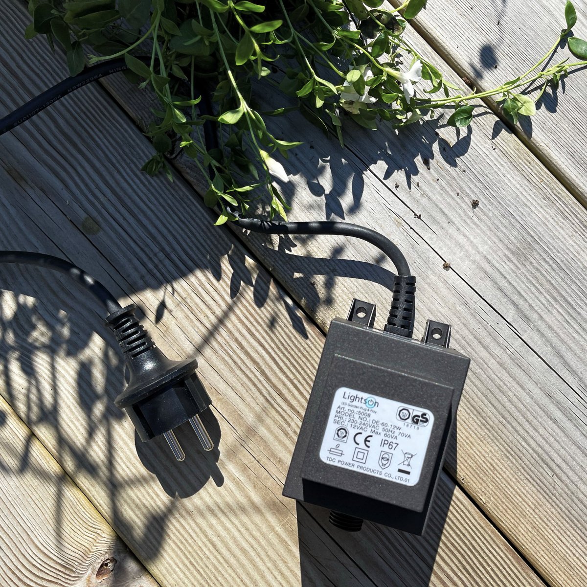 Transformator 60w Schwarz Von Lightson - Ein flexibles und günstiges 12-Volt-System (sichere Kleinspannung) für Ihren Garten, das Sie einfach selbst installieren und später bei Bedarf auf bis zu 50 Meter erweitern können.