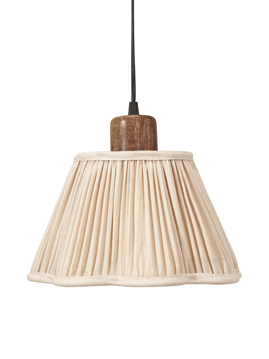 Siv Ø30 Cremefarben hängelampe Von PR Home - Siv ist eine Deckenleuchte mit geknittertem Stoff in Seidenoptik und gef&uuml;ttert mit Baumwollstoff in der gleichen Farbe.