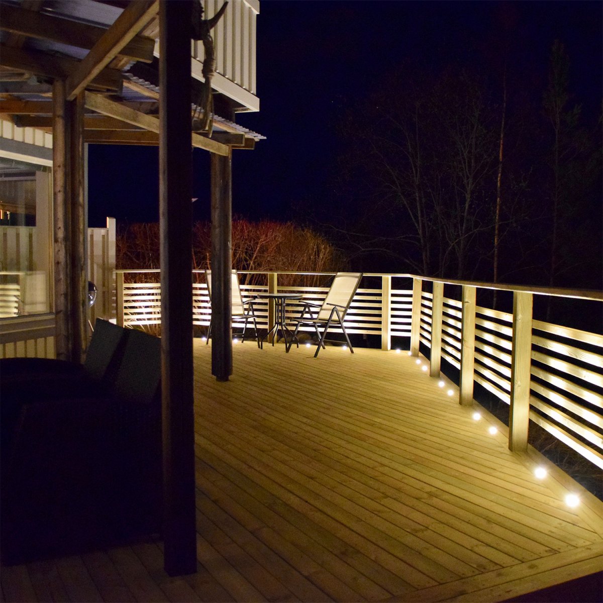 Spectrum 10 Silber Von Lightson - Perfekt für eine Brücke oder entlang eines Weges, wo Sie einen schönen und sanften Lichtfluss erzeugen können, während das Licht Sie dorthin führt, wo Sie hingehen.
