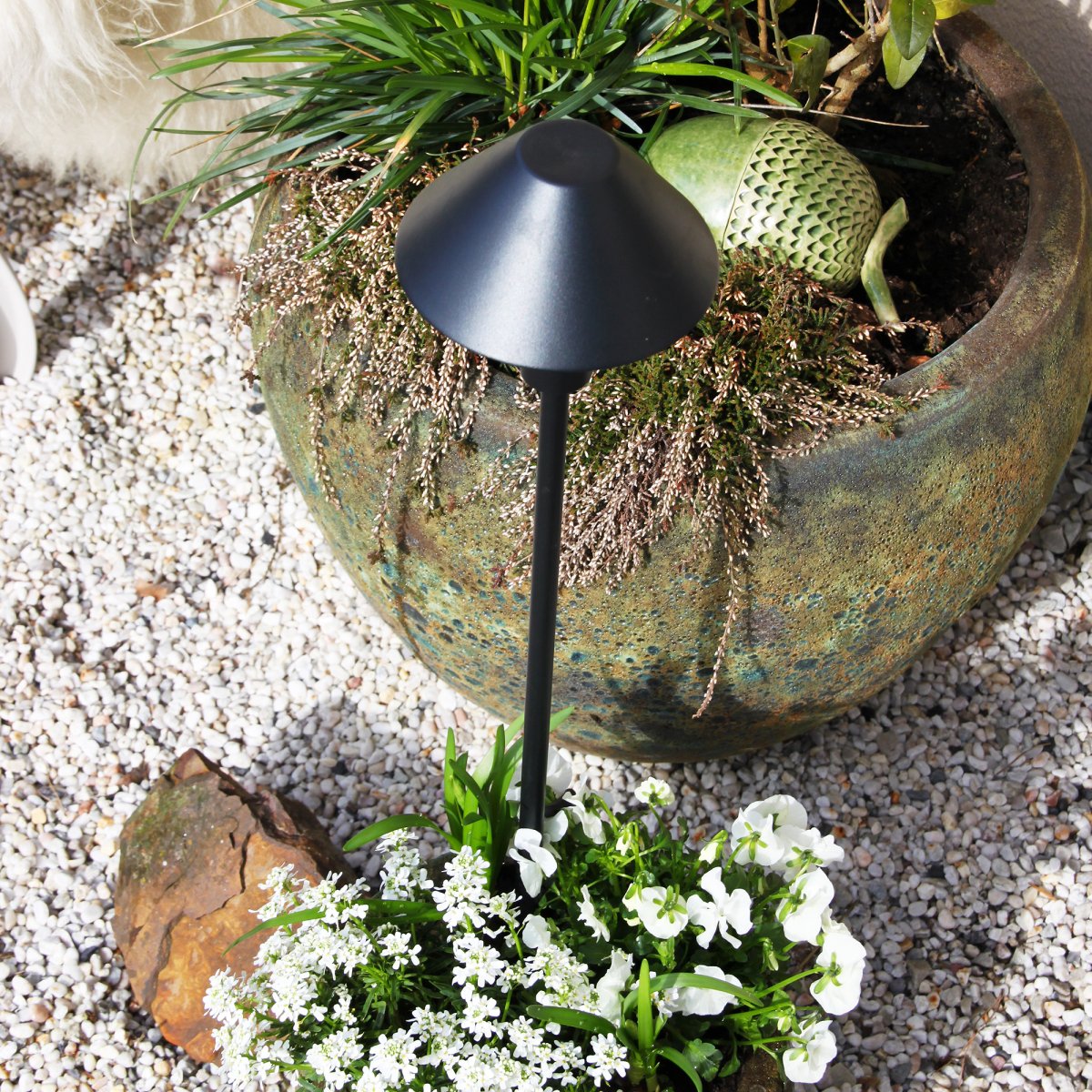 Apollo Schwarz Von Lightson - Sie können es auch über etwas in Ihrem Garten platzieren, das Sie hervorheben möchten, beispielsweise ein Vogelbad oder ein Kunstwerk.