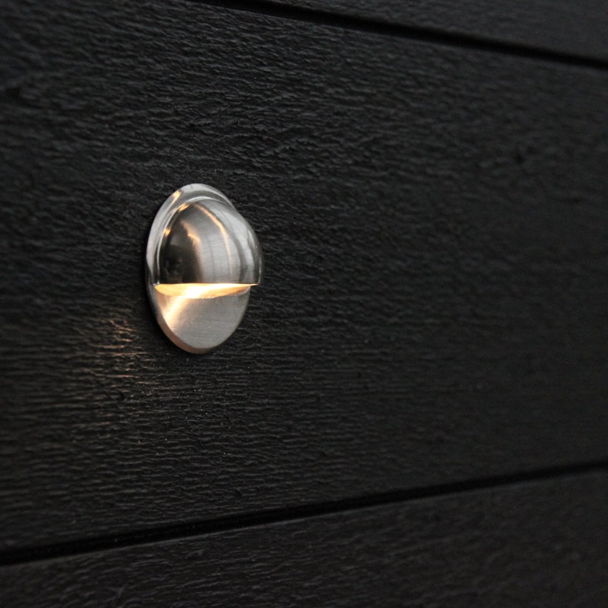 Aries 4 Silber Von Lightson - Platzieren Sie die Lampe tief an einem Portal oder an Gehwegen, um die darunterliegende Fl&auml;che zu markieren.