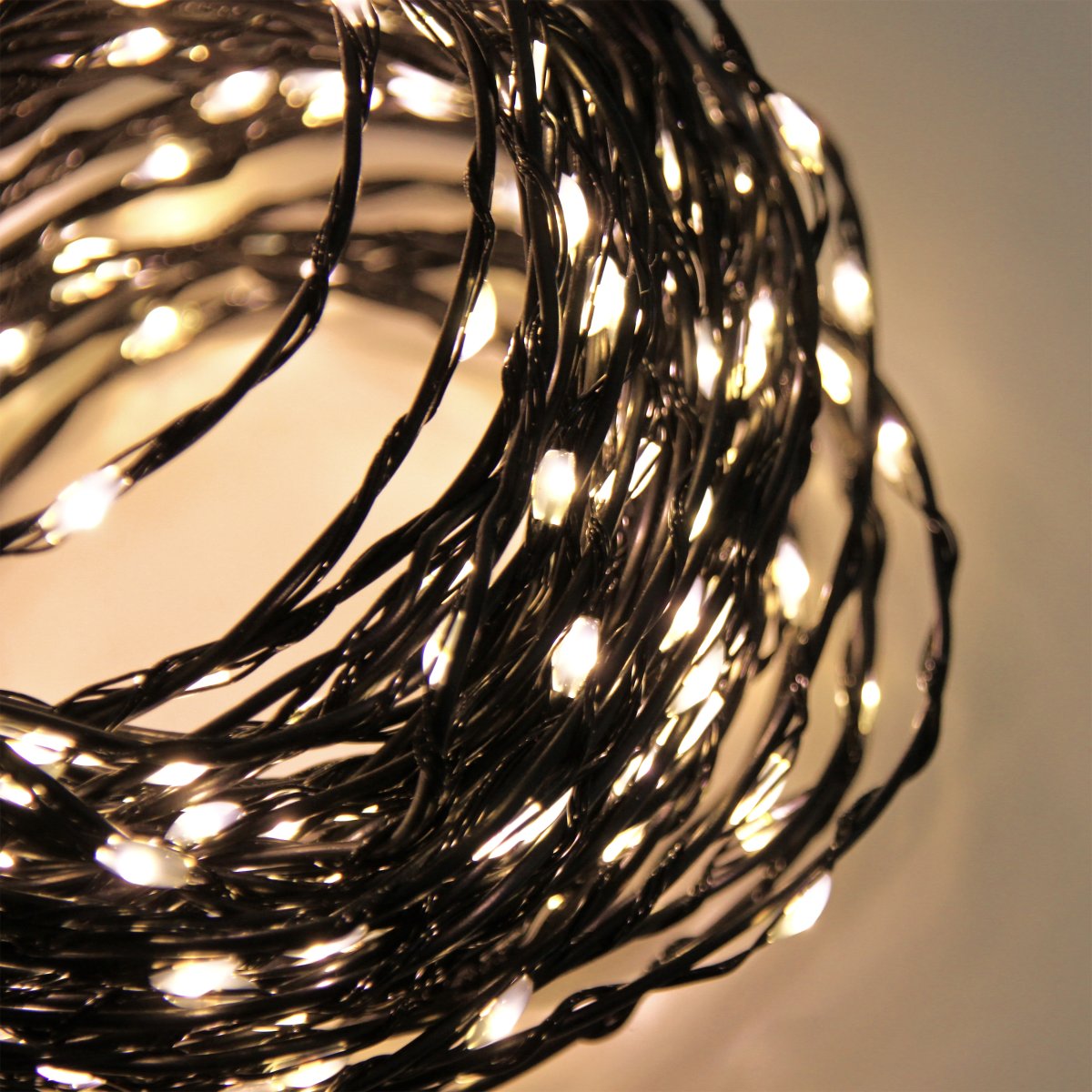 String Schwarz Von Lightson - Wickeln Sie es um Bewehrungsst&auml;be, Pergolapfosten oder f&uuml;gen Sie es der Dekoration bei Partys oder zu Weihnachten hinzu.