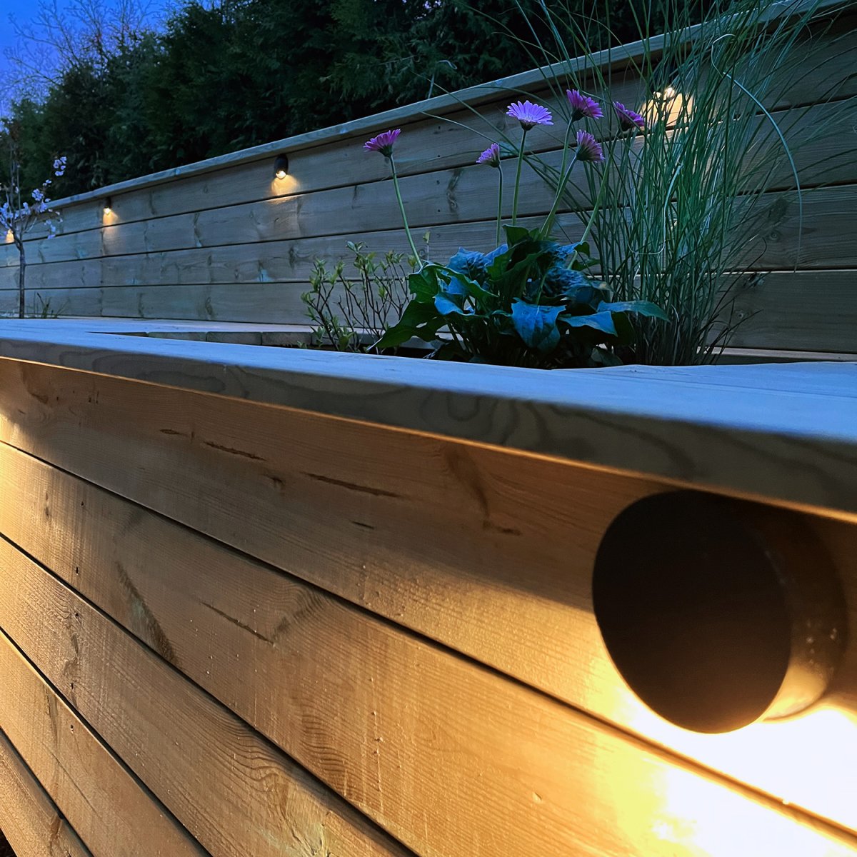 Nero Schwarz Von Lightson - Ein flexibles und günstiges 12-Volt-System (sichere Kleinspannung) für Ihren Garten, das Sie einfach selbst installieren und später bei Bedarf auf bis zu 50 Meter erweitern können.
