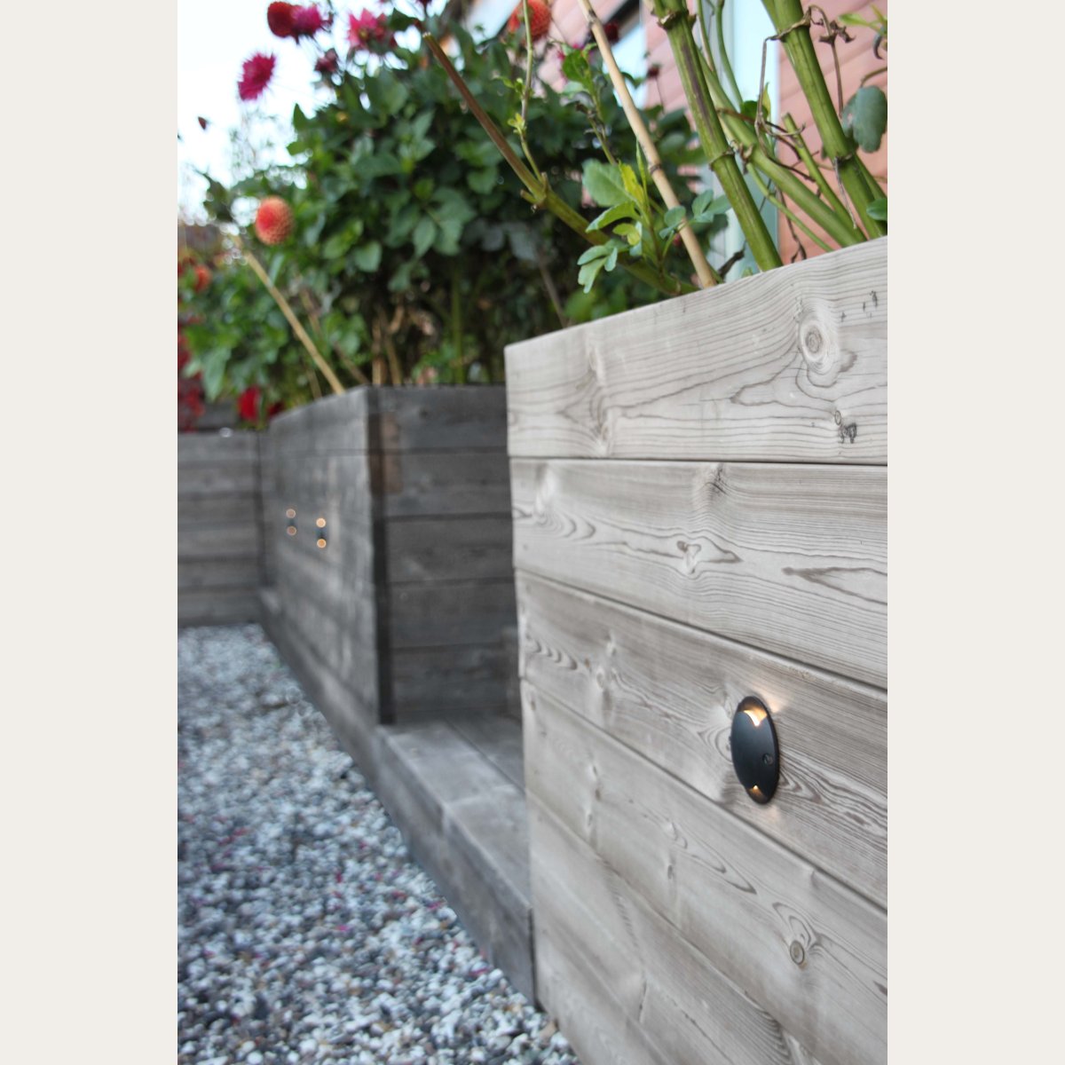 Zenit duo Schwarz Von Lightson - Ein flexibles und günstiges 12-Volt-System für Ihren Garten, das Sie einfach selbst installieren und später bei Bedarf auf bis zu 50 Meter erweitern können.