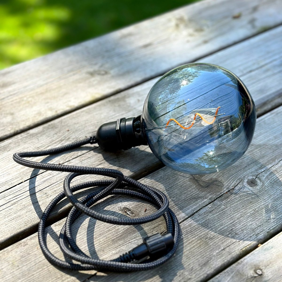 Gravity Schwarz Von Lightson - Wenn Sie sehen möchten, können Sie auch die kleinere Deco-Glühbirne in Gravity verwenden.