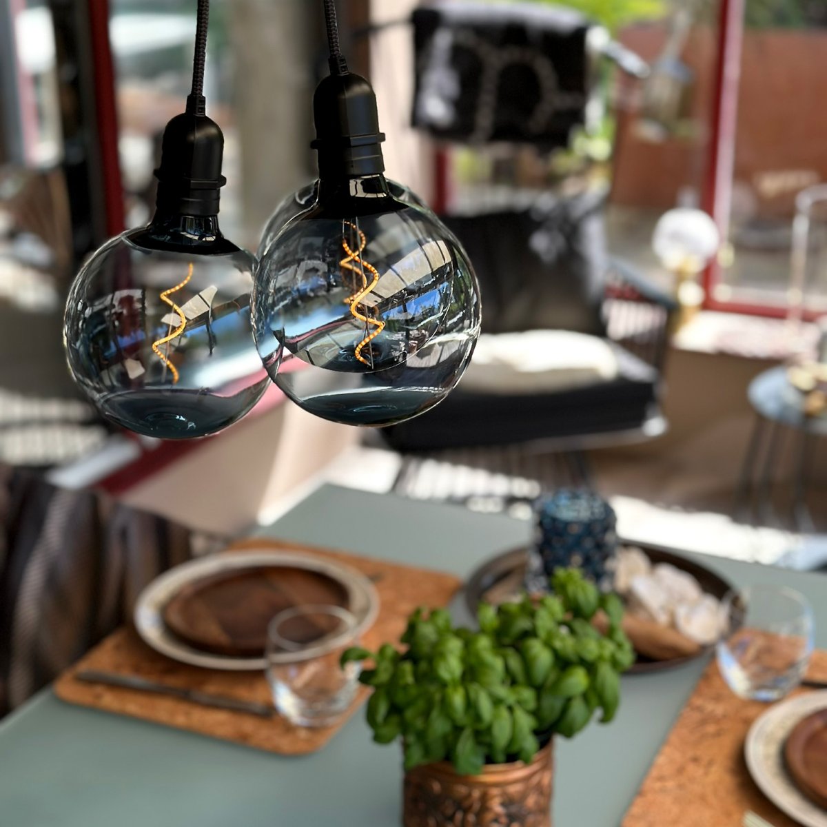 Gravity Schwarz Von Lightson - Wenn Sie sehen möchten, können Sie auch die kleinere Deco-Glühbirne in Gravity verwenden.