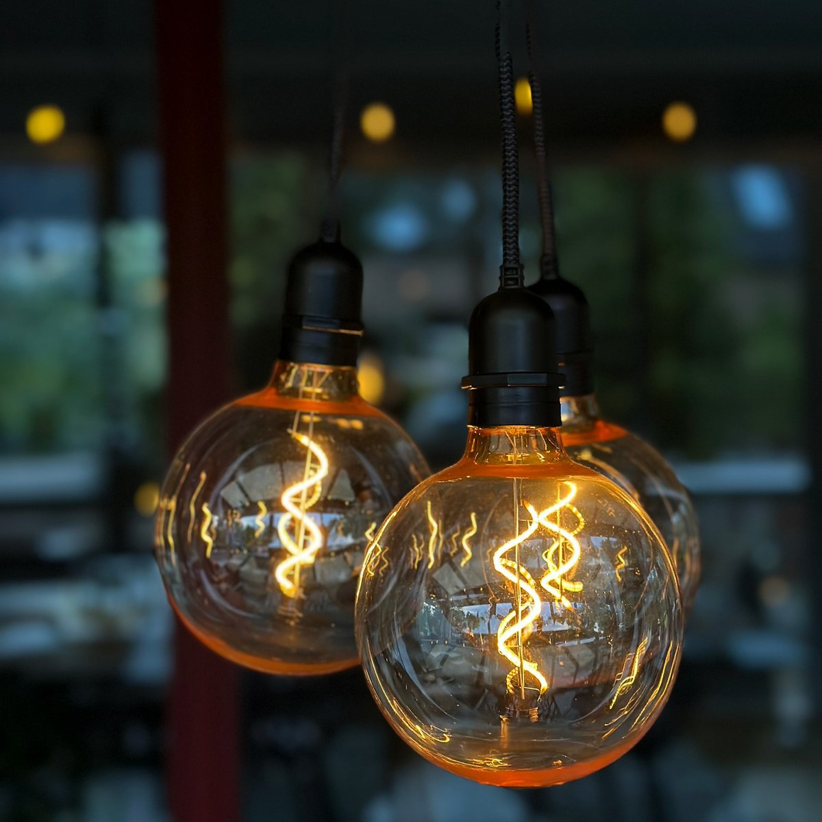 Gravity Schwarz Von Lightson - Wenn Sie sehen möchten, können Sie auch die kleinere Deco-Glühbirne in Gravity verwenden.