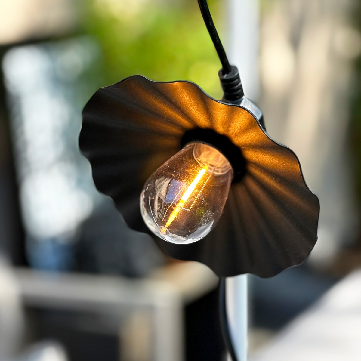 Shady 10 Schwarz Von Lightson - Garten-Plug &amp; Play von LightsOn - Ein flexibles und günstiges 12-Volt-System für Ihren Garten, das Sie einfach selbst installieren und später bei Bedarf auf bis zu 50 Meter erweitern können.
