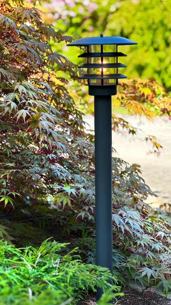 Saturnus Dunkelgrau Von Lightson - Ein flexibles und kosteng&uuml;nstiges 12-Volt-System f&uuml;r Ihren Garten, das Sie einfach selbst installieren und sp&auml;ter bei Bedarf auf bis zu 50 Meter erweitern k&ouml;nnen.