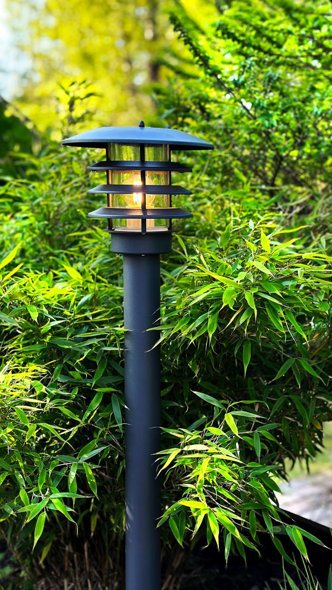 Saturnus Dunkelgrau Von Lightson - Ein flexibles und kosteng&uuml;nstiges 12-Volt-System f&uuml;r Ihren Garten, das Sie einfach selbst installieren und sp&auml;ter bei Bedarf auf bis zu 50 Meter erweitern k&ouml;nnen.