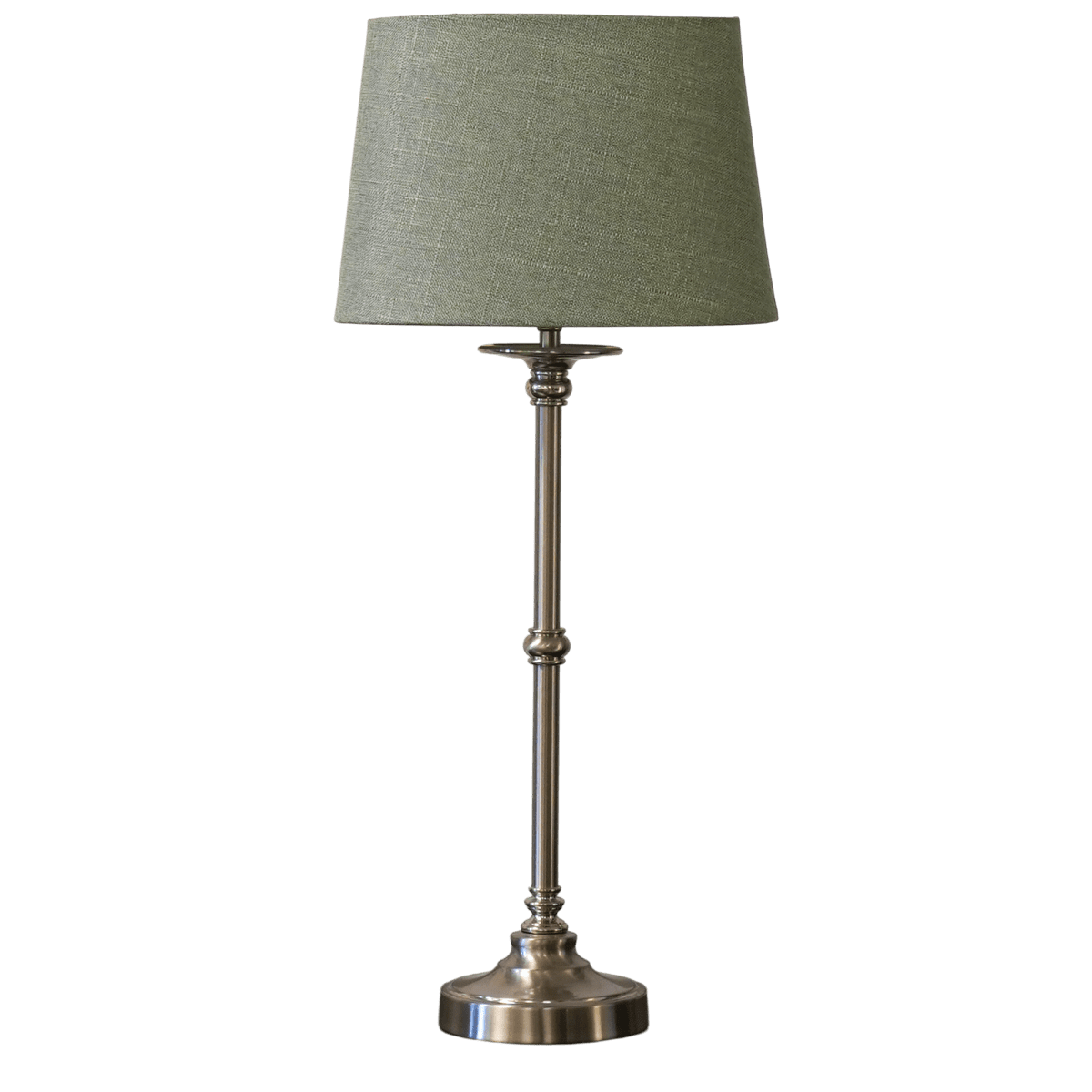 Axel 60cm Silber/Grün tischlampe Von Lampan - Axel ist eine elegante Tischleuchte mit klassischem Design und dekorativen Details.