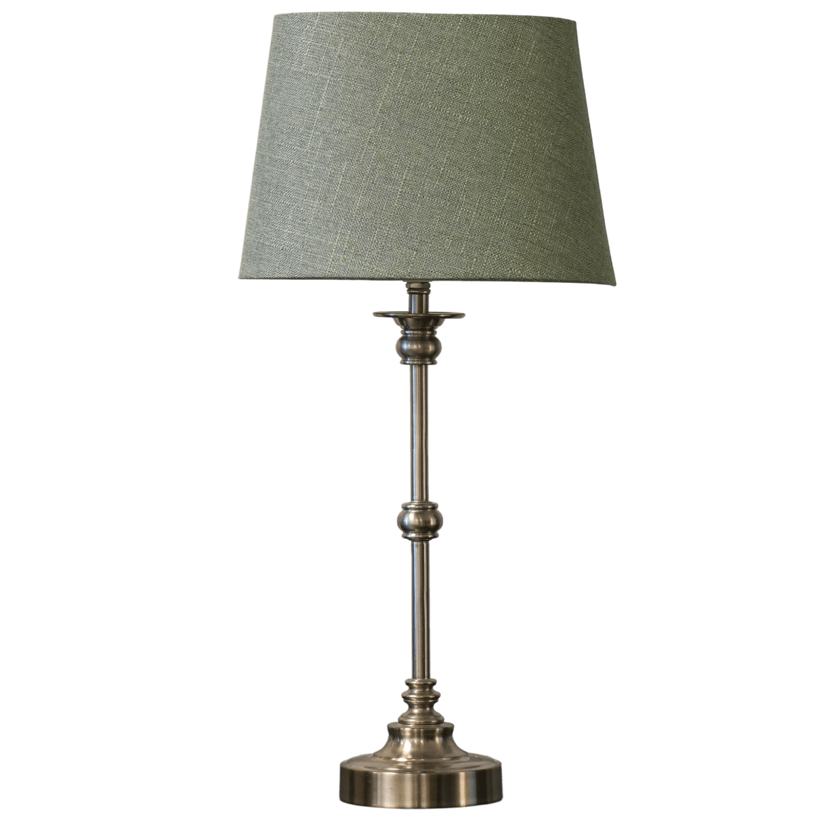 Axel Mini 50cm Silber/Grün tischlampe Von Lampan - Der Lampenfu&szlig; aus Metall mit seiner edlen, satinierten Silberoberfl&auml;che verleiht der Leuchte einen warmen und zeitlosen Charakter.