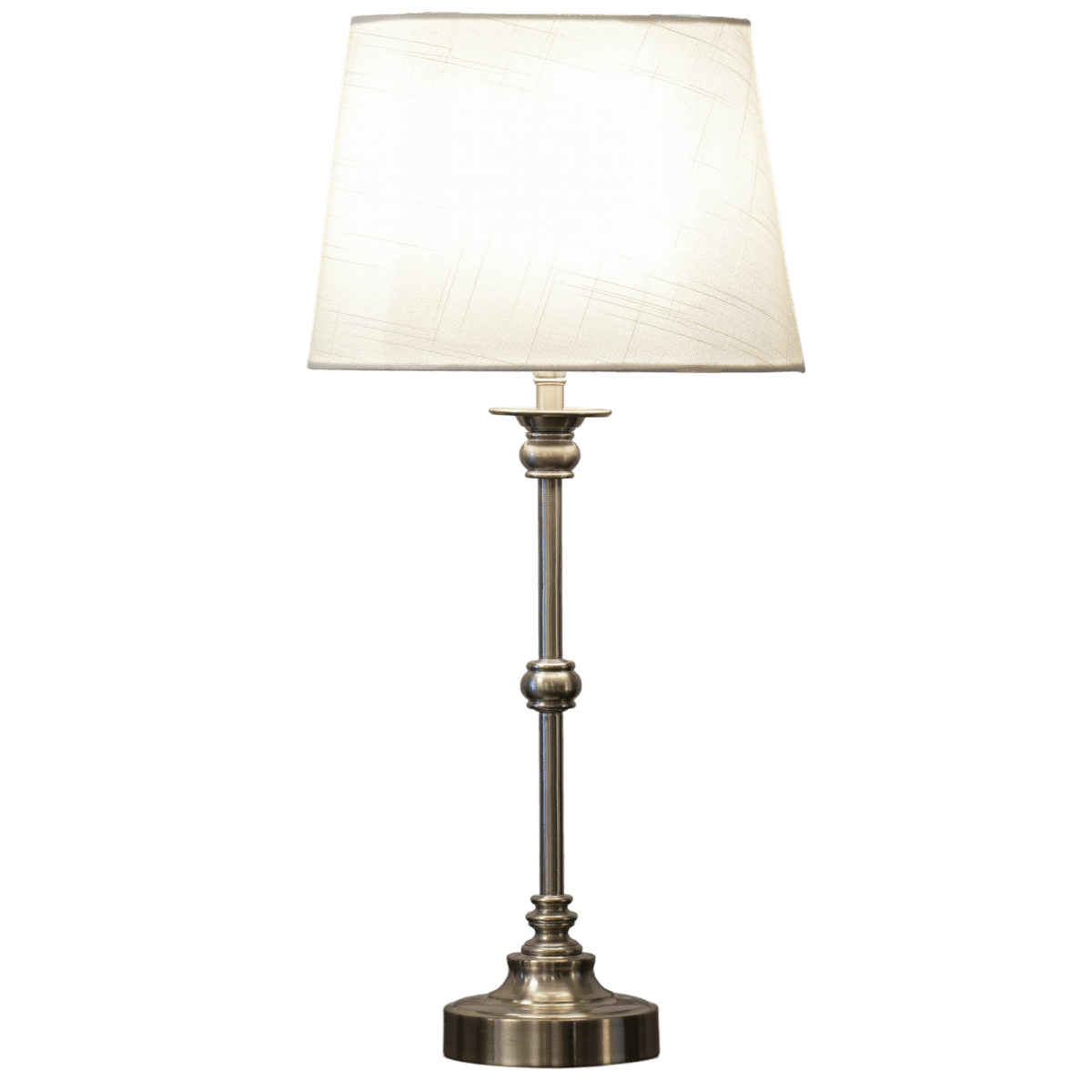 Axel Mini 50cm Silber/Cremeweiß tischlampe Von Lampan - Der Lampenfu&szlig; aus Metall mit seiner edlen, satinierten Silberoberfl&auml;che verleiht der Leuchte einen warmen und zeitlosen Charakter.