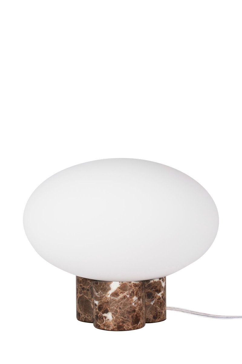 Mammut 25cm Braun tischlampe Von Globen Lighting - Mammut ist mit ihren kurzen Beinen und dem großen Glasschirm eine exklusive und verspielte Tischlampe.