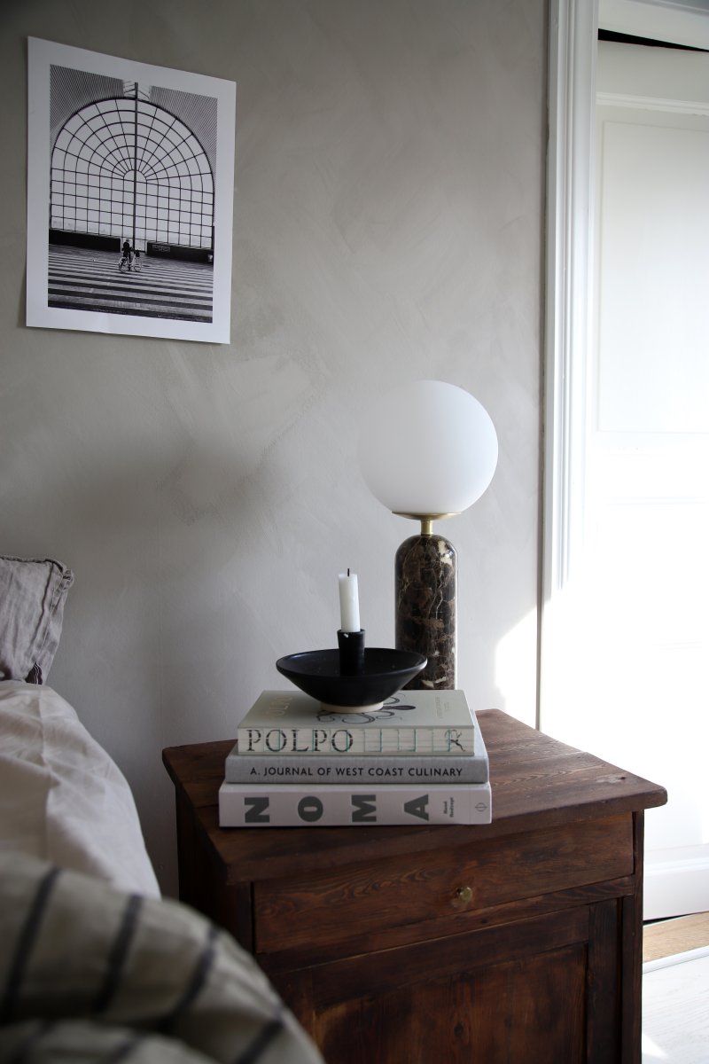 Torrano 53cm Brauner Marmor tischlampe Von Globen Lighting - Stein ist ein Naturmaterial, die Farbe und Schattierungen der Marmorierung variieren und erzeugen bei jedem Stück ein einzigartiges Muster.