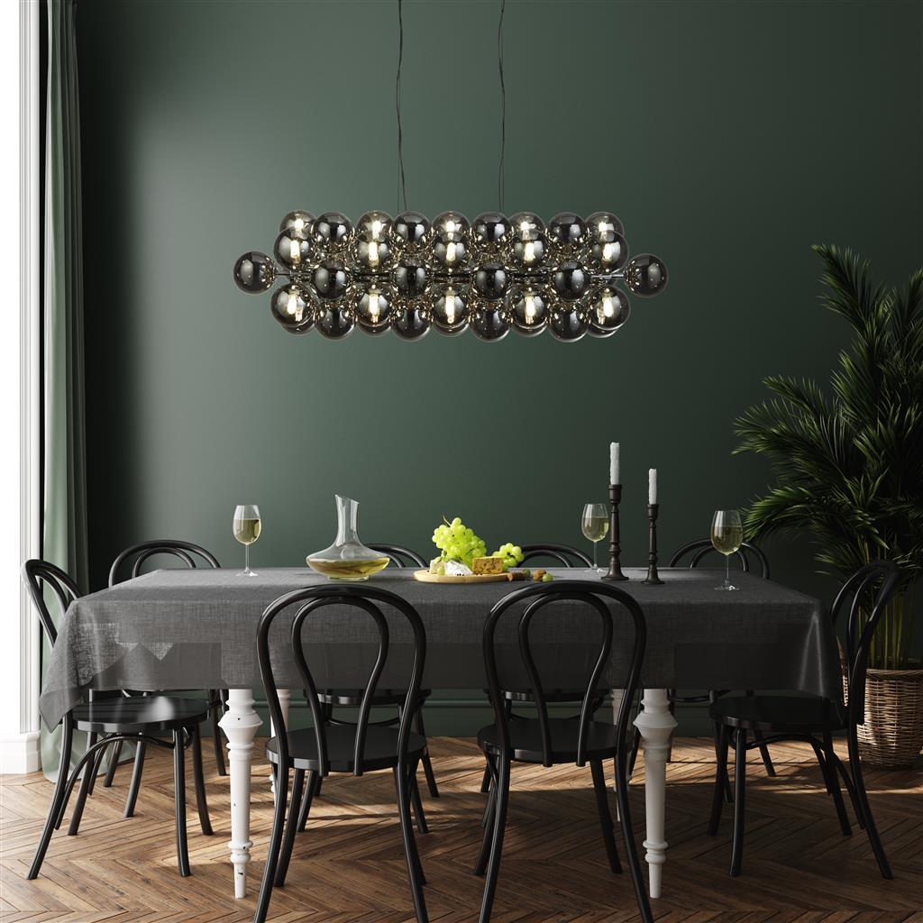 Berry 100cm Rauchfarben hängelampe Von Searchlight - Berry ist eine Deckenleuchte, die wirklich Platz einnimmt – Mit insgesamt 25 Lichtquellen, umgeben von rauchfarbenen Glaskuppeln im modernen, minimalistischen Stil, ist sie ein garantierter Blickfang in jedem Raum.